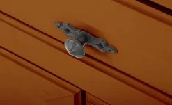 maison bleue Highboard Petit Chalet | Cognac antik (Braun) mit Glastüren -CAN Kommode Verkaufe 13232365 12 202206232232