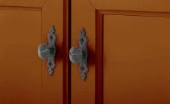 maison bleue Highboard Petit Chalet | Cognac antik (Braun) mit Glastüren -CAN Kommode Verkaufe 13232365 13 202206232232